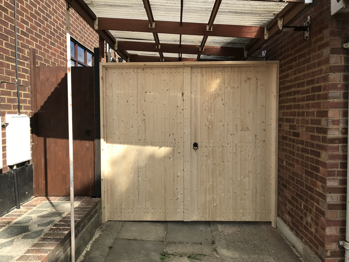 DOUBLE GATES