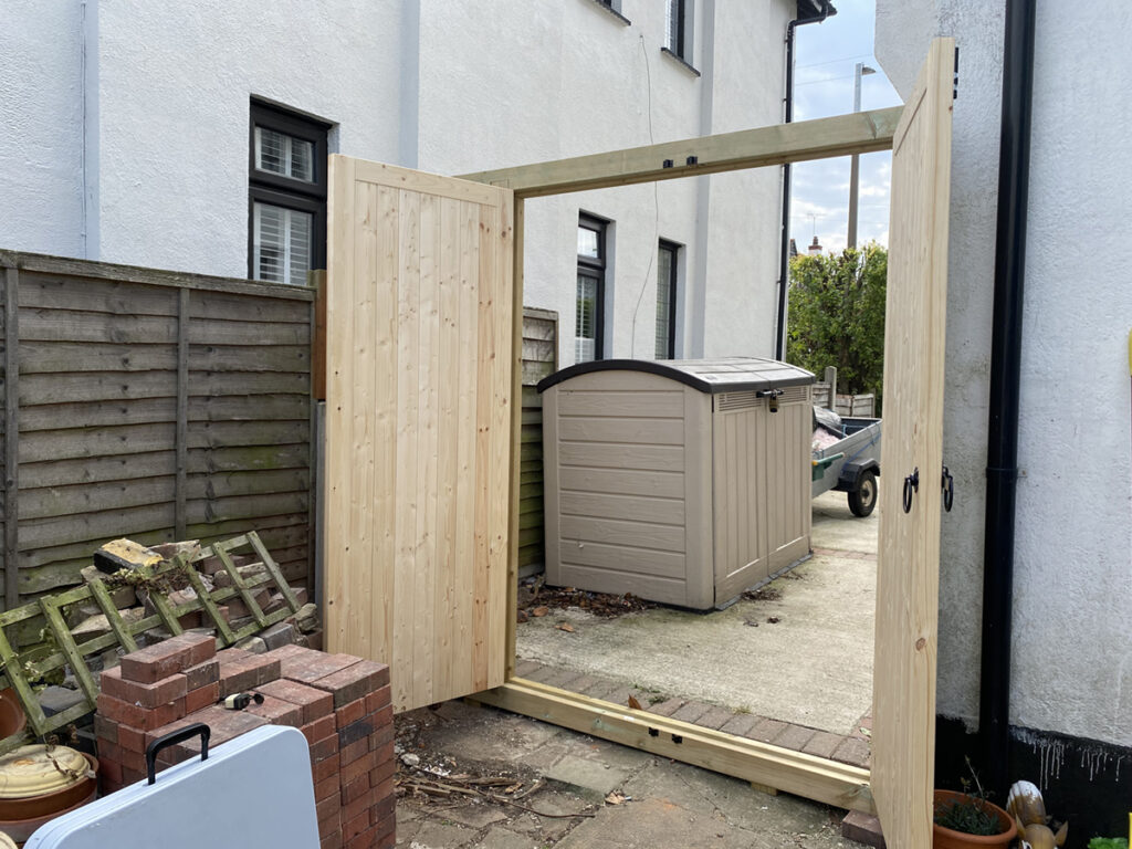 side gates and privacy panelling