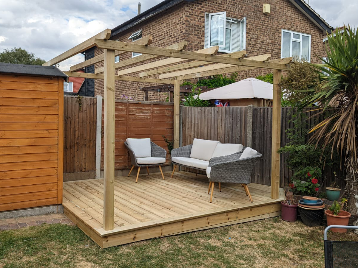 DECKING & PERGOLA