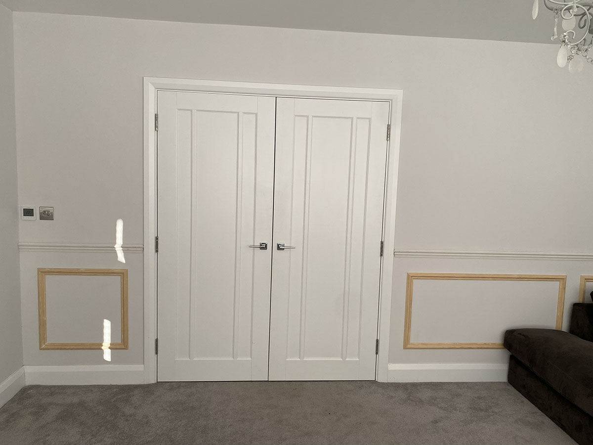 LOUNGE WAINSCOTING
