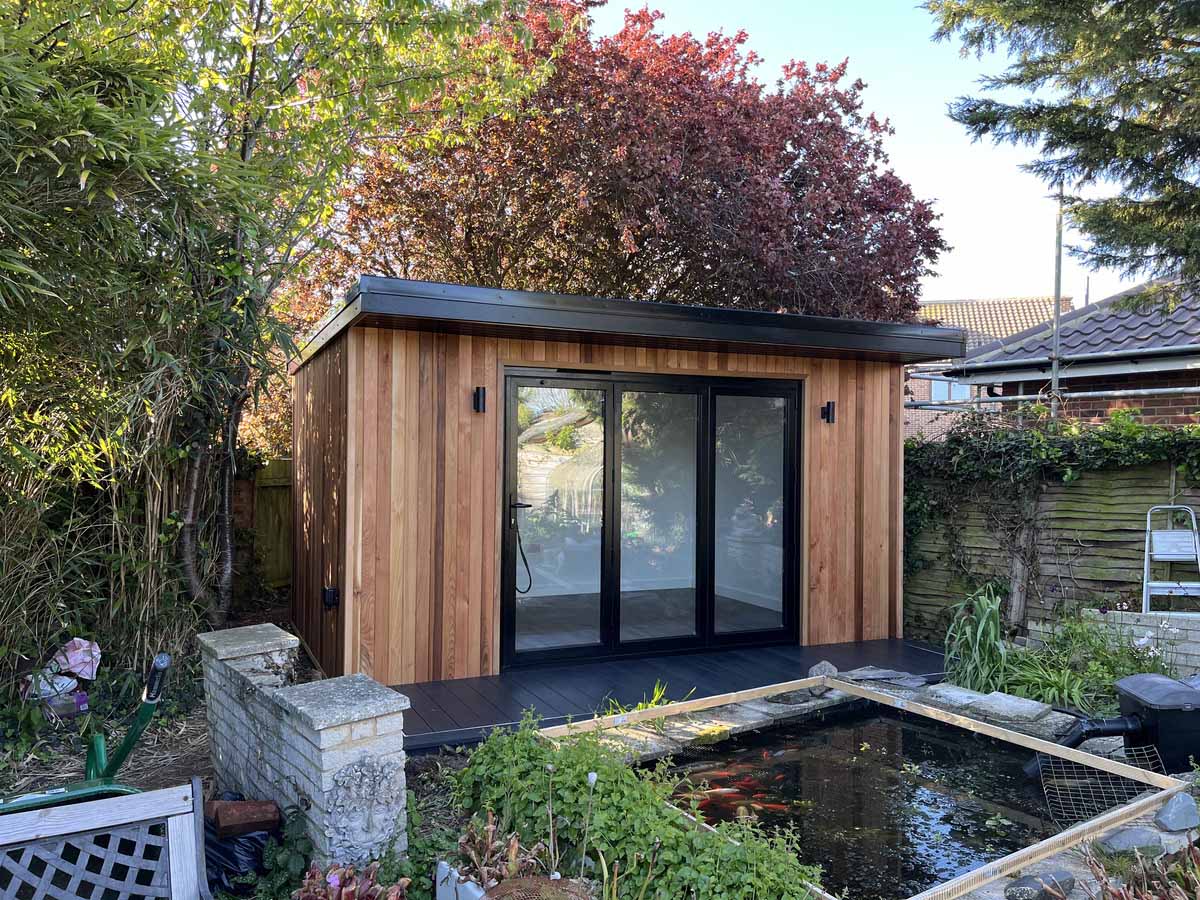 LUXURY CEDAR GARDEN ROOM