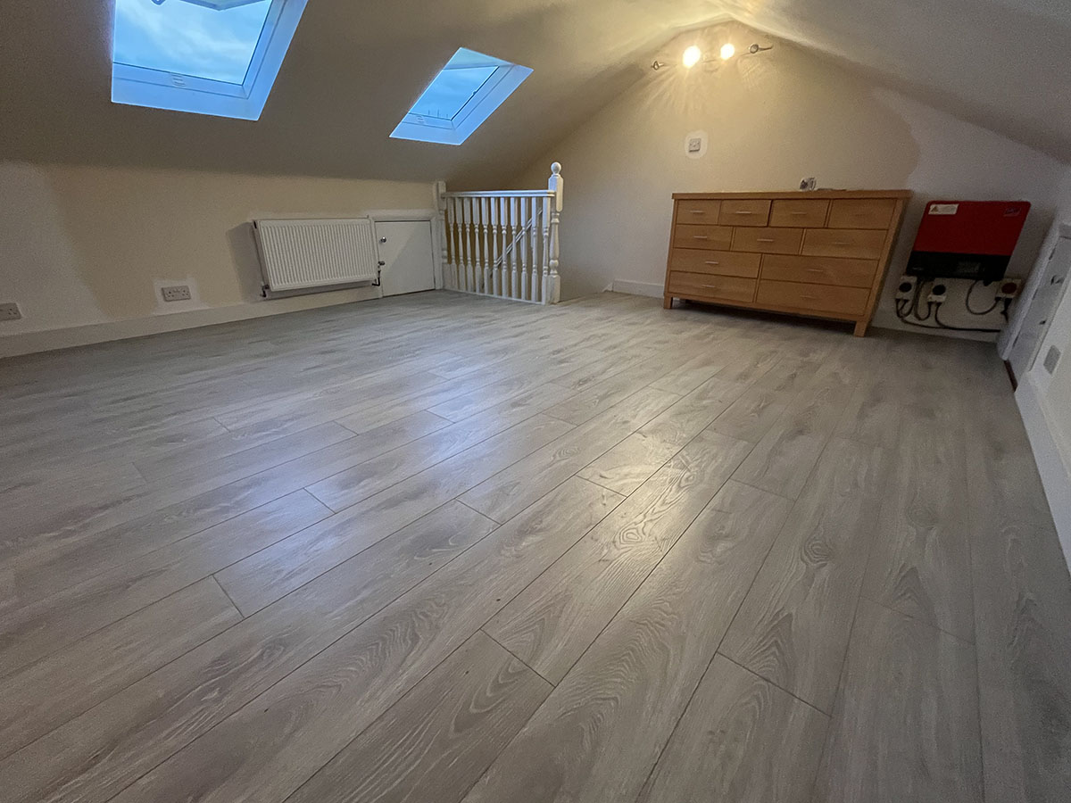 LAMINATE FLOORING