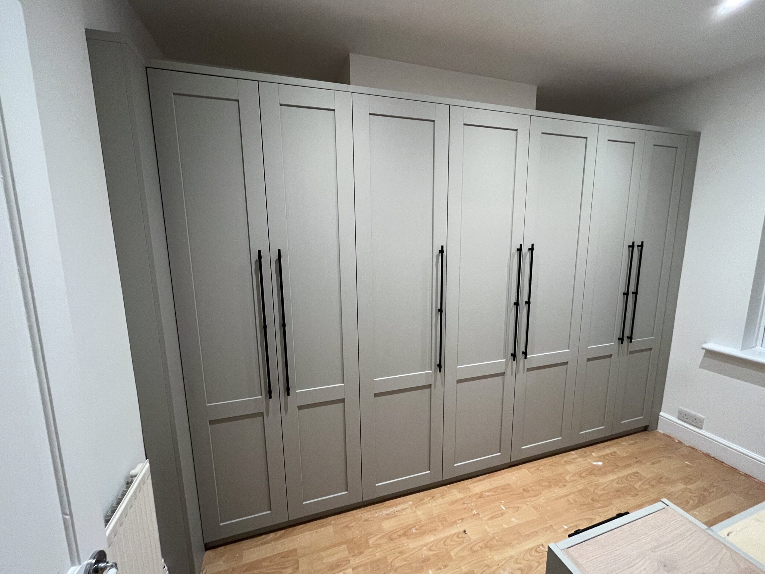 FITTED WARDROBES & DESK – CHELMSFORD